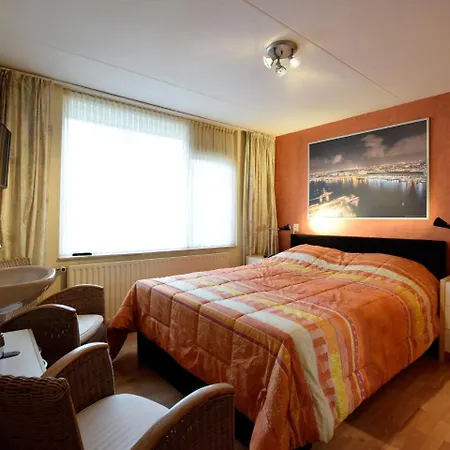 Spacious Holiday In With Garden * 노르트베이크