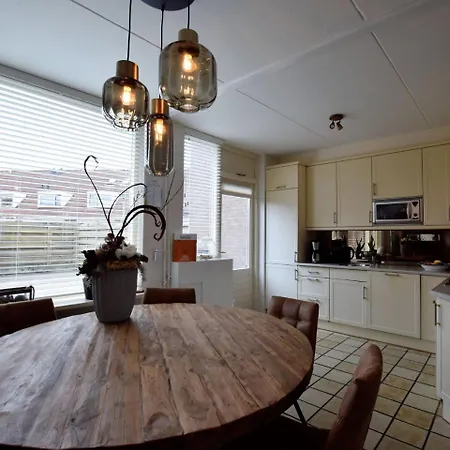 Spacious Holiday In With Garden *