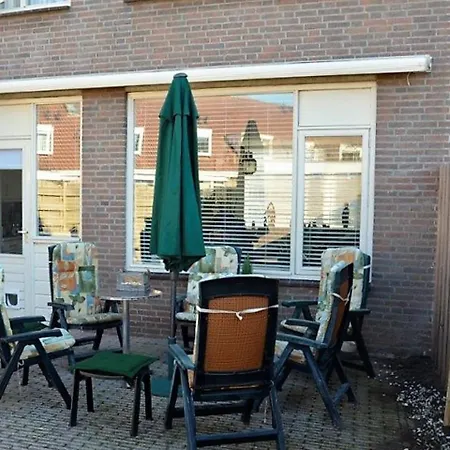 Spacious Holiday In With Garden *